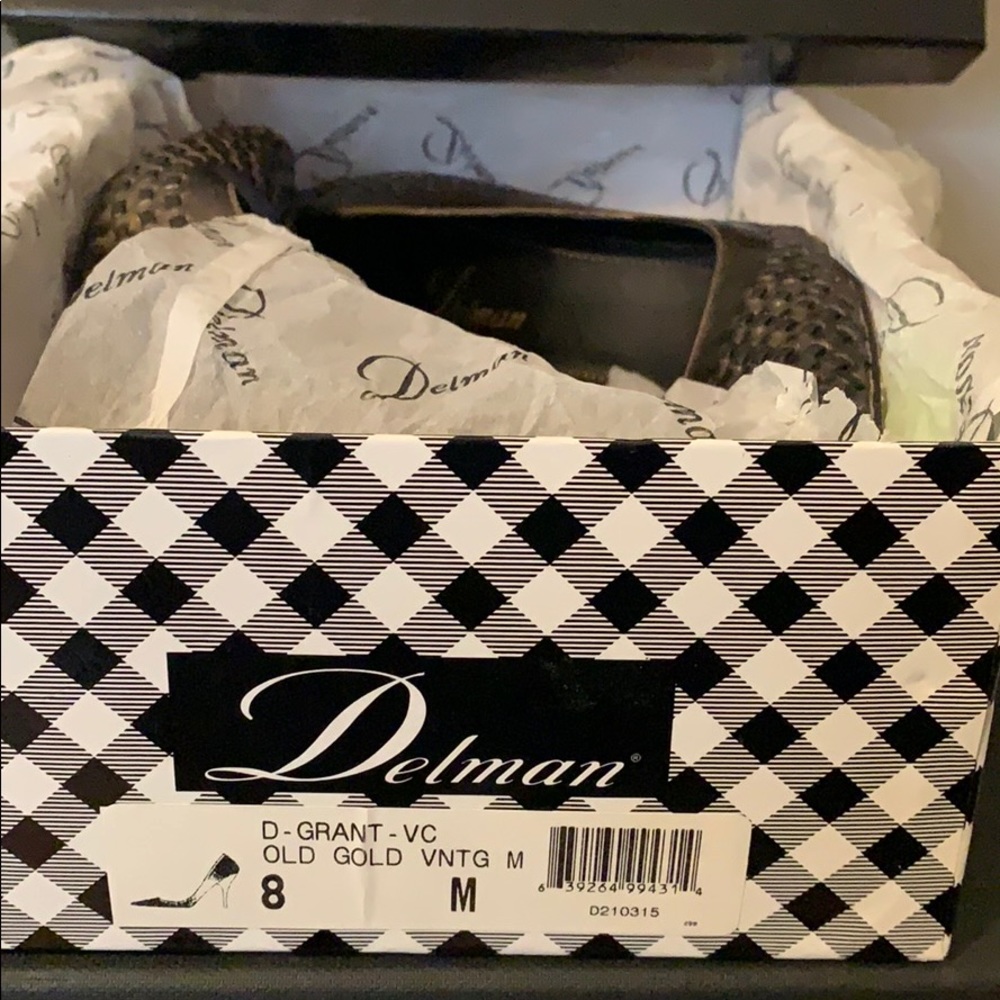 Shoes - Picture 4 of 8